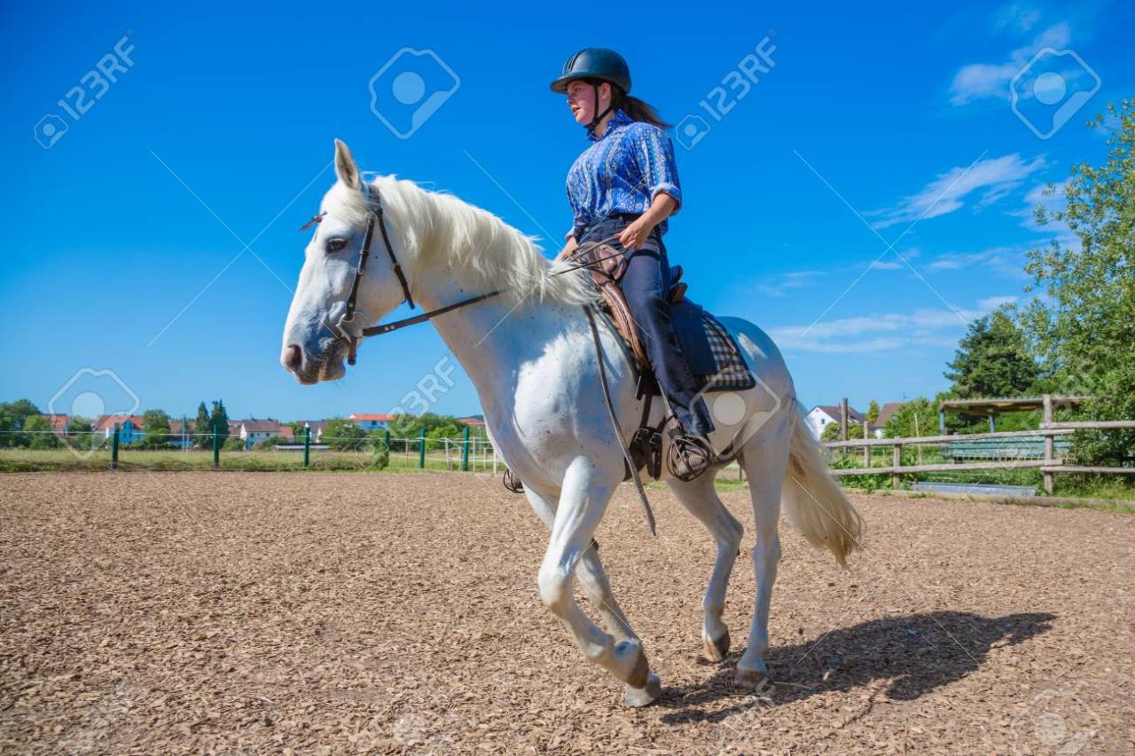 Mujeres montando a caballo